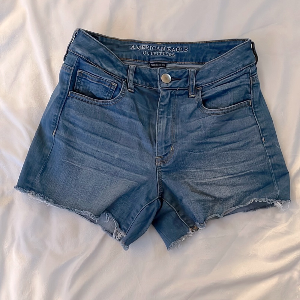 Size 8 American eagle short